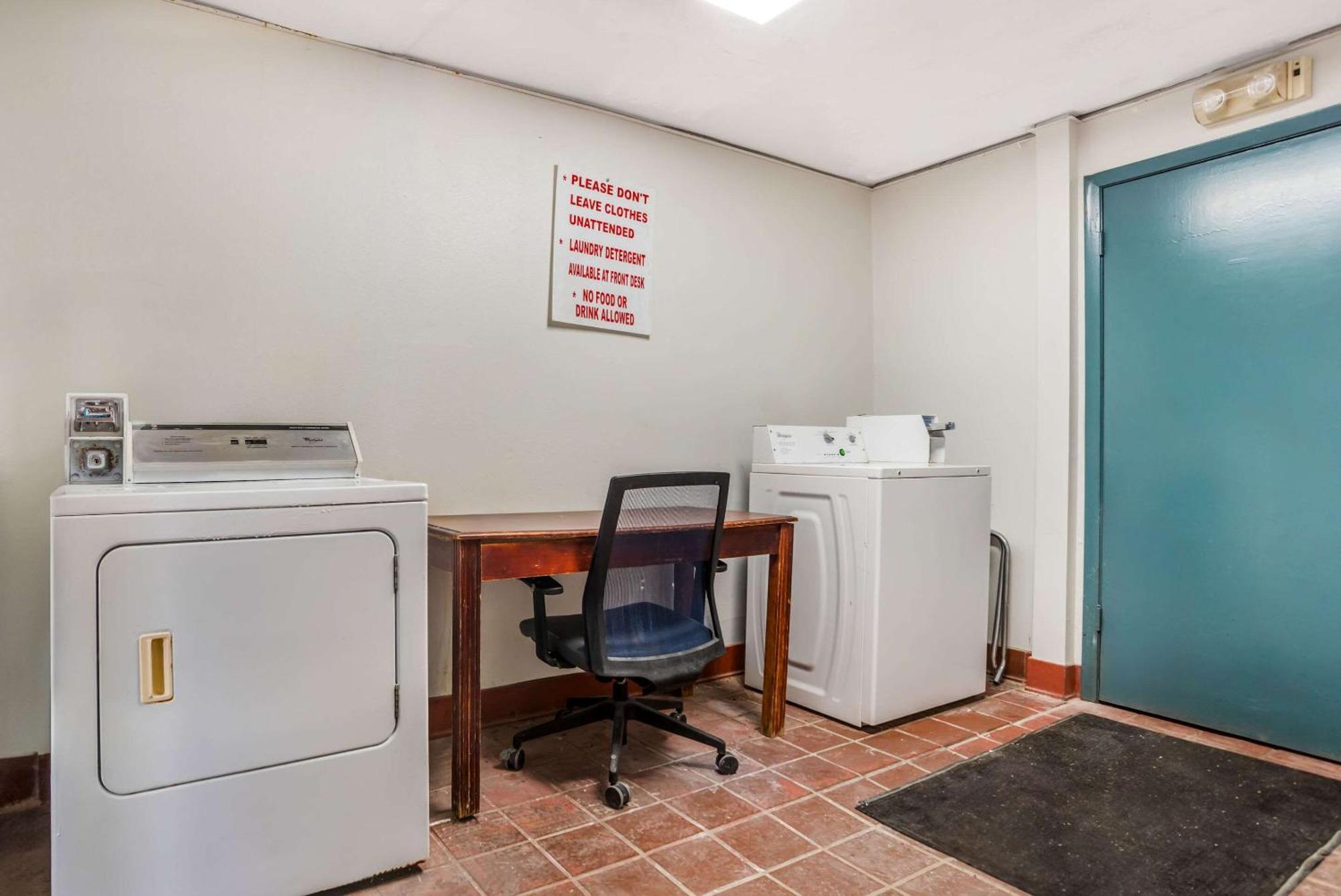 Econo Lodge Inn & Suites Philadelphia Luaran gambar